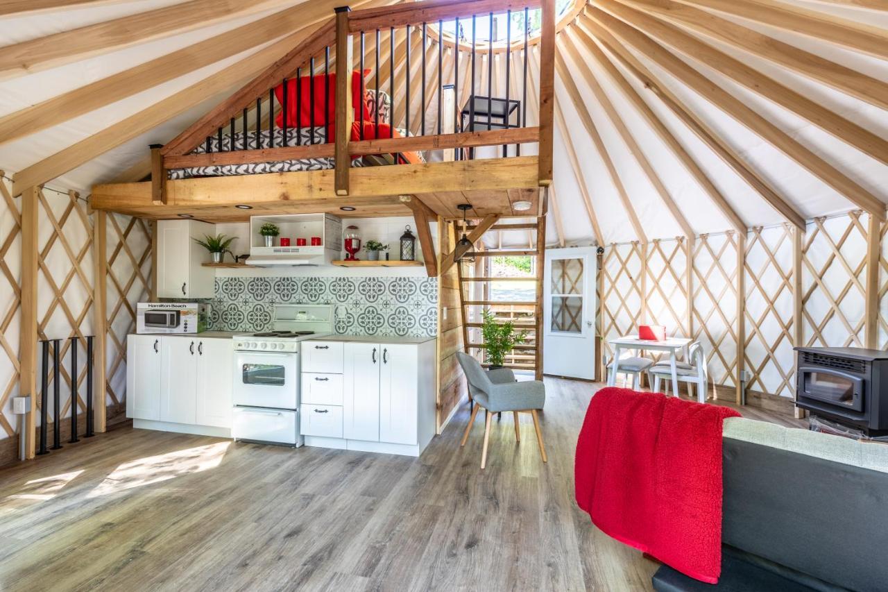 Yourtes Glamping Du Poisson Blanc Notre-Dame-du-Laus Εξωτερικό φωτογραφία
