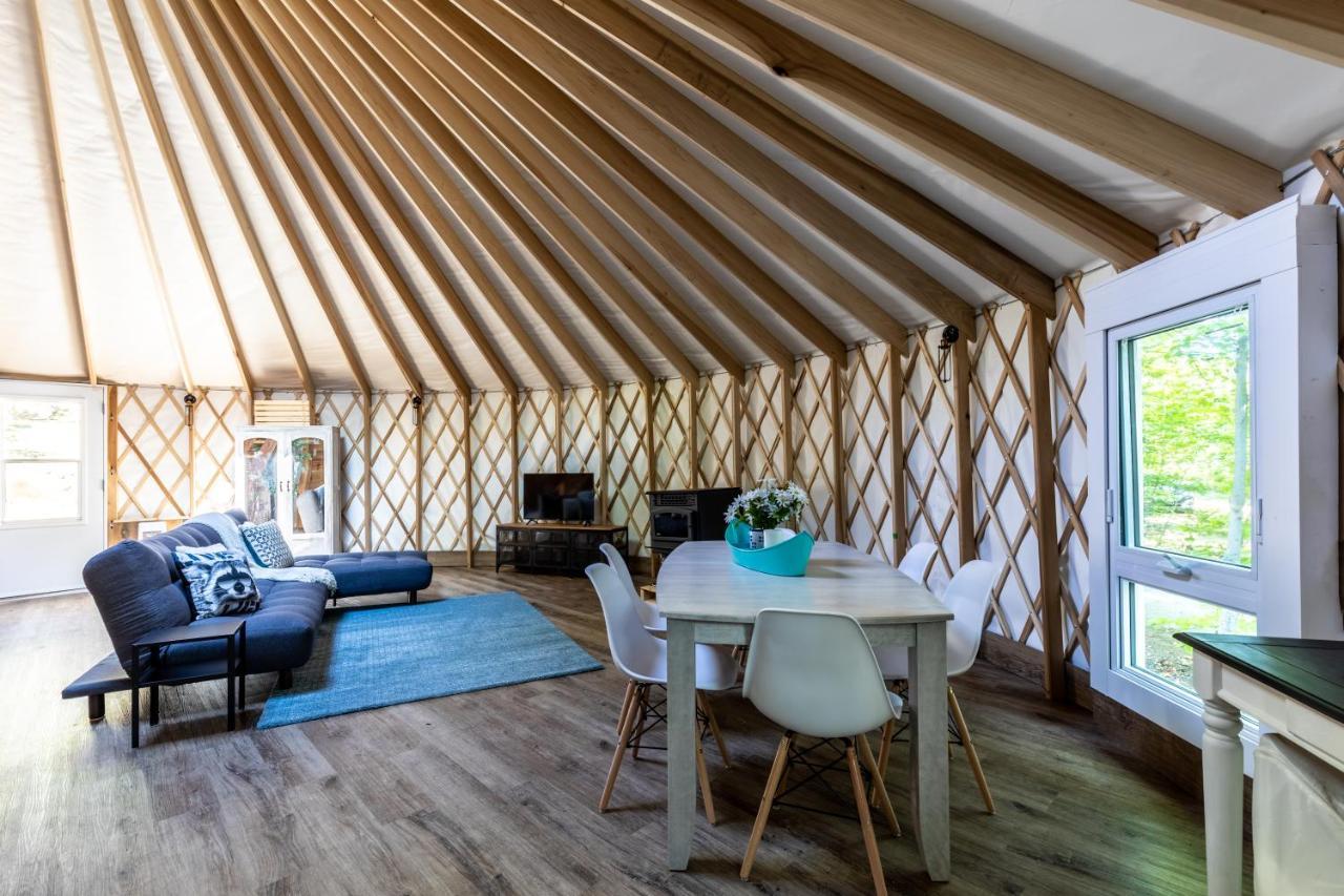 Yourtes Glamping Du Poisson Blanc Notre-Dame-du-Laus Εξωτερικό φωτογραφία