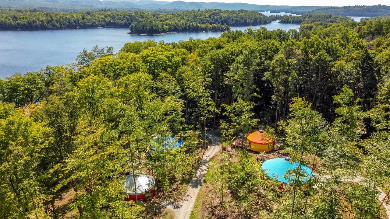 Yourtes Glamping Du Poisson Blanc Notre-Dame-du-Laus Εξωτερικό φωτογραφία